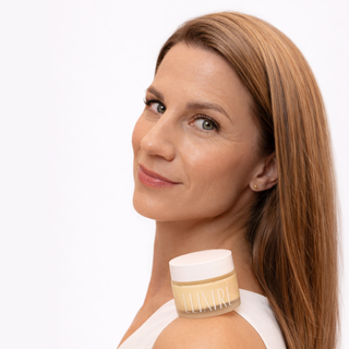 <tc>AGE CORRECT Q10</tc>nährende Gesichtscreme mit verkapseltem Q10, Peptiden und Reiskleieöl